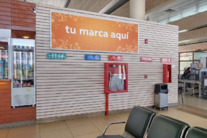 Foto de Caja de Luz 2 nivel embarque puente 2 (1.4 x 2.5) - Aeropuerto Araucanía