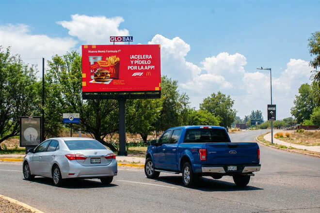 Foto de Av. El Valle (S-N) - Camino Chicureo (Rotonda Piedra Roja) (E1)