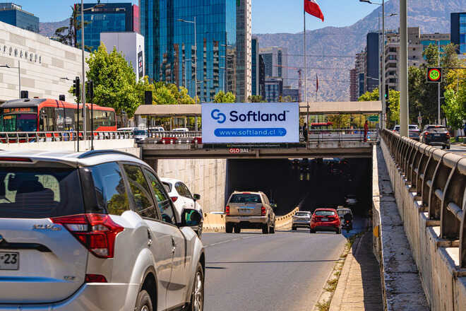 Foto 2 de PREMIUM LED - Pasarela Peatonal Del Inca - Manquehue Sur (S-N) ()