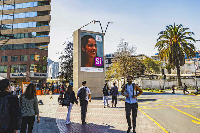 Foto de Av Providencia 2390. sobre paso Los Leones, acera norte hacia Nueva Tobalaba