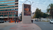 Av Providencia 2390. sobre paso Los Leones, acera norte hacia Nueva Tobalaba