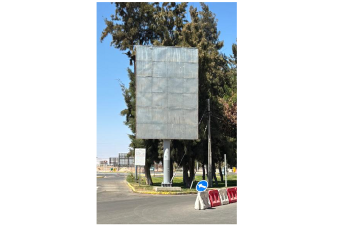 Foto de Letrero Monumental Estacionamiento