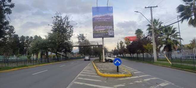 Foto 2 de AVDA LA FLORIDA / SANTA AMALIA FRENTE A SUPERMERCADO LIDER