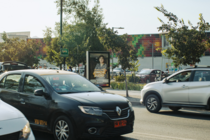 Av. Chicureo frente Jumbo (vereda sur)