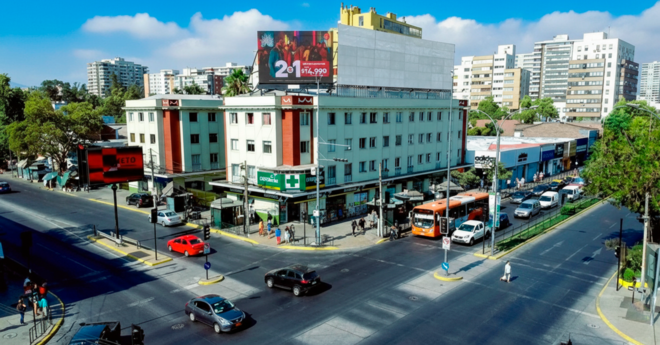 Foto 2 de Av. Pedro de Valdivia / Av. Irarrazaval - Metro Ñuñoa