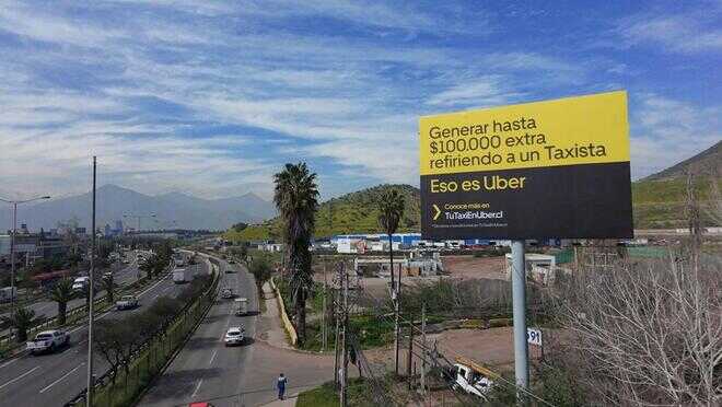 Foto 2 de Av. A. Vespucio a 2 kms ruta 5 norte dirección oriente - Acceso Mall Plaza Norte