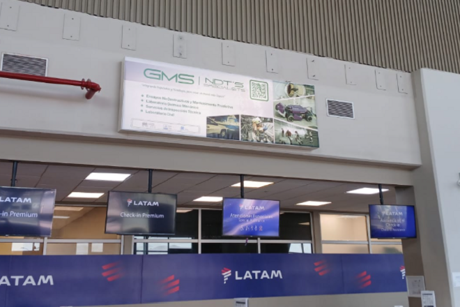 Foto de Caja de Luz - Sobre counter Check-in - Sector Hall 1° Nivel Terminal de pasajeros - Aeropuerto Calama