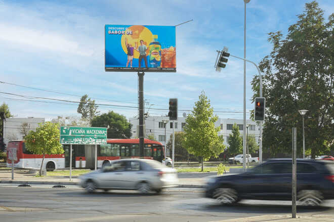 Foto 2 de Vicuña Mackenna Oriente - Departamental fte a Jumbo Florida Center hacia Estadio Monumental