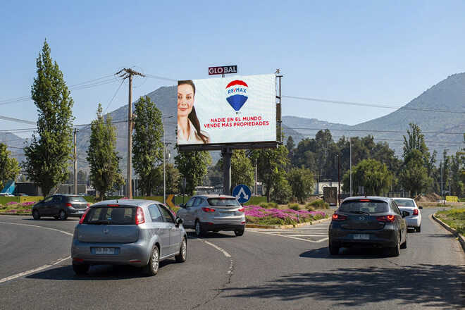Foto 1 de Av. El Valle - Rotonda Chamisero - bandejón central frente a Tottus - vista norte (E1)
