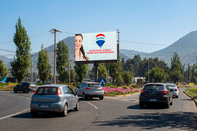Foto 1 de Av. El Valle - Rotonda Chamisero - bandejón central frente a Tottus - vista norte (E1)
